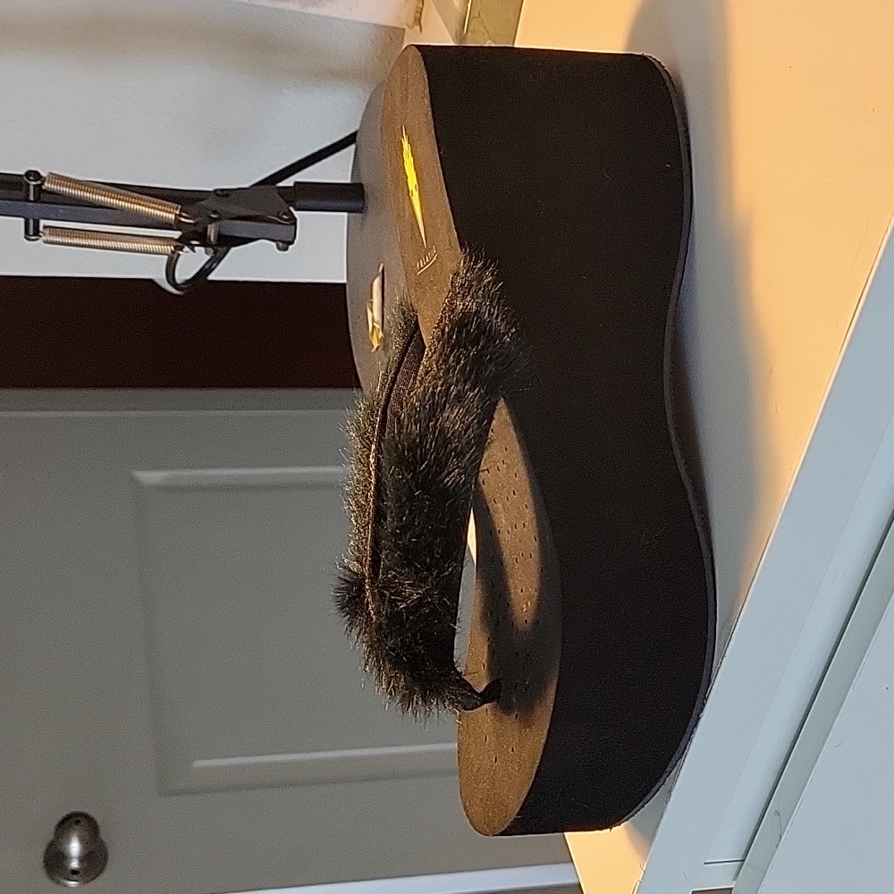 Volatile platform sandal with fur size 8